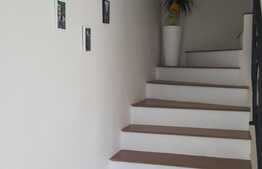 Casa de vanzare la cheie, amplasata la cateva minute de centrul orasului