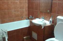 Apartament 3 camere, 65 mp, decomandat, parcare, boxa, zona Cora