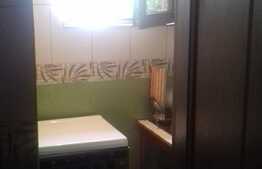 Casa de vanzare, 56 mp, zona centrala, curte comuna