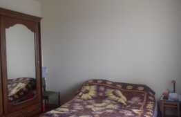 Casa de vanzare, 56 mp, zona centrala, curte comuna