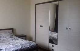 Casa de vanzare, 56 mp, zona centrala, curte comuna