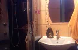 Casa de vanzare, 56 mp, zona centrala, curte comuna