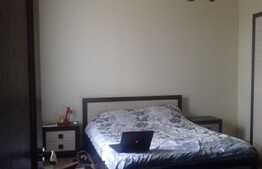 Casa de vanzare, 56 mp, zona centrala, curte comuna