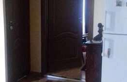 Casa de vanzare, 56 mp, zona centrala, curte comuna