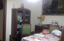 Casa de vanzare, 56 mp, zona centrala, curte comuna