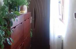 Casa de vanzare, 56 mp, zona centrala, curte comuna