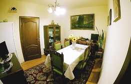 Casa de vanzare, 56 mp, zona centrala, curte comuna