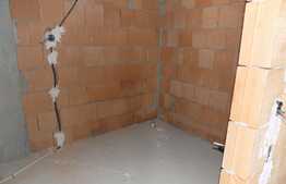 3 camere, 62,50 mp, semifinisat, loc de parcare, zona Pensiunii ''Il Milanese''!