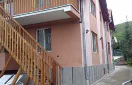 Casa de vanzare si cabana, 268 mp utili, cu teren 840 mp, front 15 ml, zona linistita