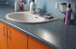 Casa de vanzare si cabana, 268 mp utili, cu teren 840 mp, front 15 ml, zona linistita