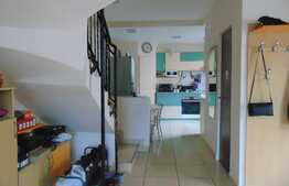 Casa de vanzare 97 mp, teren 115 mp, front 8 ml, zona Farmec