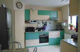 Casa de vanzare 97 mp, teren 115 mp, front 8 ml, zona Farmec