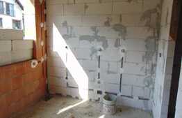 Casa la rosu de vanzare, 359 mp, cu teren de 800 mp, zona linistita!