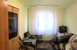 Apartament de vanzare 77 mp, decomandat, boxa, zona Hotel Royal