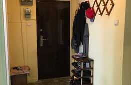 Apartament de vanzare 77 mp, decomandat, boxa, zona Hotel Royal