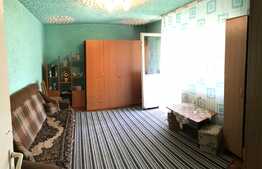 Apartament de vanzare 77 mp, decomandat, boxa, zona Hotel Royal