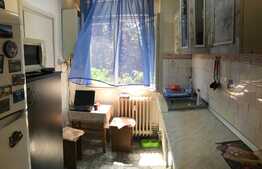 Apartament de vanzare 77 mp, decomandat, boxa, zona Hotel Royal