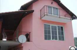 Apartament cu 4 camere in imobil tip vila, zona foarte linistita!