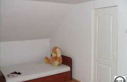 Apartament cu 4 camere in imobil tip vila, zona foarte linistita!