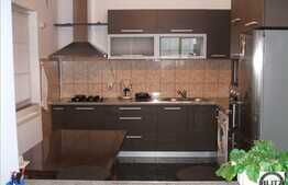 Apartament cu 4 camere in imobil tip vila, zona foarte linistita!