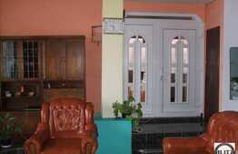 Apartament cu 4 camere in imobil tip vila, zona foarte linistita!