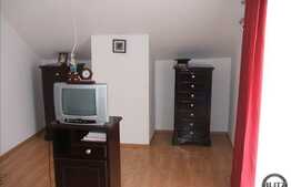 Apartament cu 4 camere in imobil tip vila, zona foarte linistita!