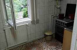 Apartament 3 camere, 65 mp, boxa, garaj, zona strazii Plopilor