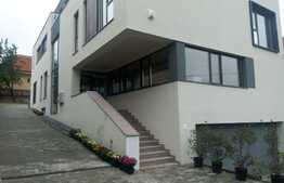 Imobil de birouri, 610 mp