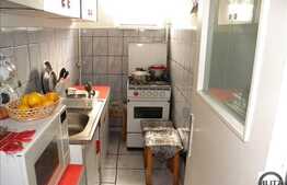 Apartament de vanzare cu 2 camere, semidecomandat