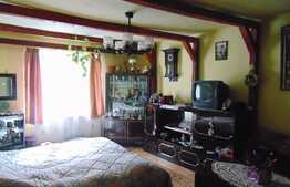 Casa de vanzare, 250 mp, teren 352 mp, front 16 ml, zona linistita