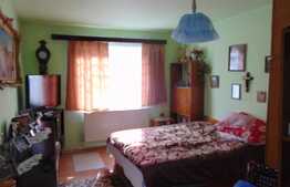 Casa de vanzare, 250 mp, teren 352 mp, front 16 ml, zona linistita