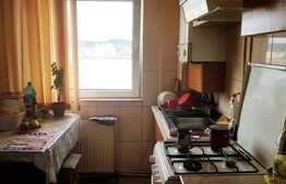 Apartament 4 camere, 75.50 mp, boxa, zona Primaverii