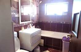 Apartament LUX! 3 camere, 64.5 mp, parcare cu CF! Zona strazii Teilor!