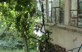 Casa demolabila, teren 2450 mp, zona strazii Oasului