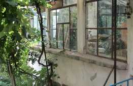 Casa demolabila, teren 2450 mp, zona strazii Oasului