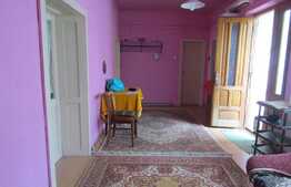 Vanzare casa cuplata, 107 mp uili, 80 mp teren, curte comuna, zona Piata Cipariu