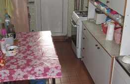 Apartament 3 camere, 65.5 mp, decomandat, boxa, zona Campului