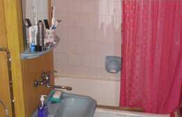 Apartament 3 camere, 65.5 mp, decomandat, boxa, zona Campului