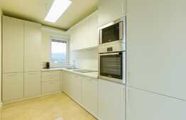 3 camere, 72 mp, decomandat, terasa 44 mp, garaj, zona Grand Hotel Italia