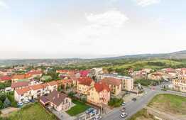 3 camere, 72 mp, decomandat, terasa 44 mp, garaj, zona Grand Hotel Italia