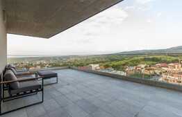 3 camere, 72 mp, decomandat, terasa 44 mp, garaj, zona Grand Hotel Italia