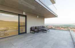 3 camere, 72 mp, decomandat, terasa 44 mp, garaj, zona Grand Hotel Italia