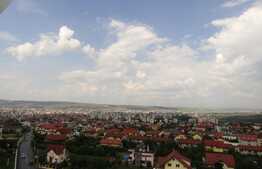 3 camere, 72 mp, decomandat, terasa 22 mp, garaj, zona Grand Hotel Italia