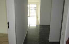 3 camere, 72 mp, decomandat, terasa 22 mp, garaj, zona Grand Hotel Italia