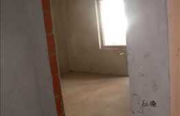 2 camere, semifinisat in Floresti !