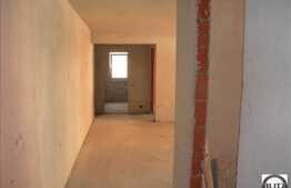 2 camere, semifinisat in Floresti !