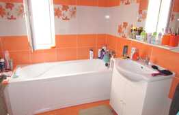 De vanzare apartament 3 camere, 53 mp + 45 mp gradina!