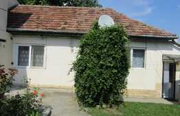 De vanzare casa cuplata, 67 mp, teren 500mp, zona linistita