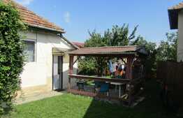 De vanzare casa cuplata, 67 mp, teren 500mp, zona linistita