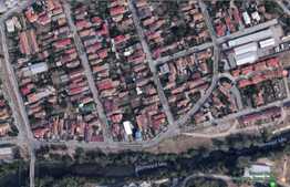 Teren 220 mp, front stradal 12 ml, cu casa demolabila racordata la utilitati